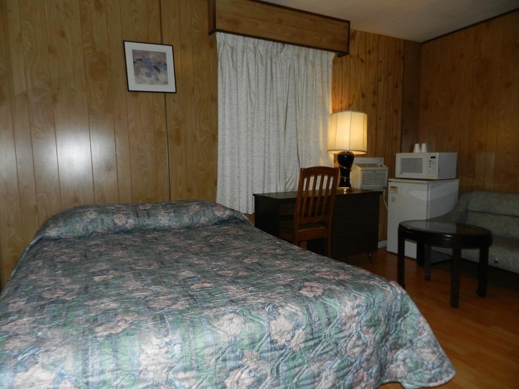 Lytton Hotel Room photo